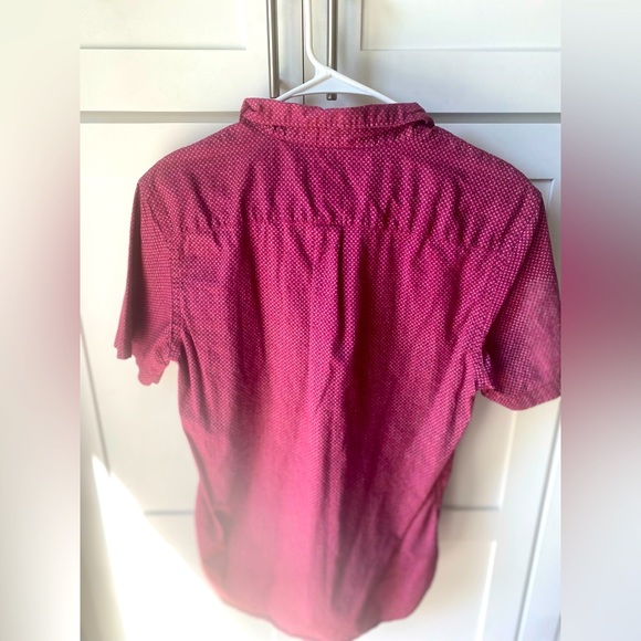 Old Navy Men’s “the Classic Shirt” Short Sleeve Button Down - Picture 2 of 3